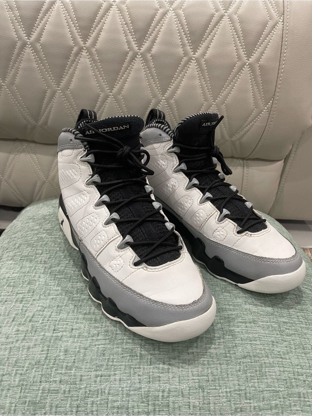 Air Jordan 9 Retro "Barons" black and white, wolf gray color way. Size 6Y